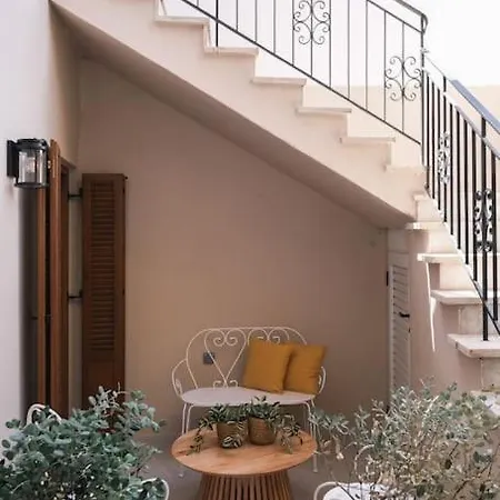 In Heart Of Old Town Saint Rocco's Chic Apartment